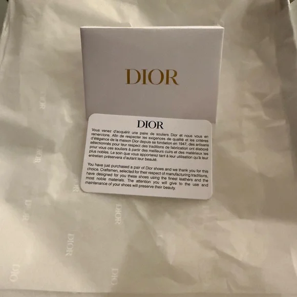 Authentic Dior women’s shoe box (empty) with Dior authenticity card - Picture 4 of 7